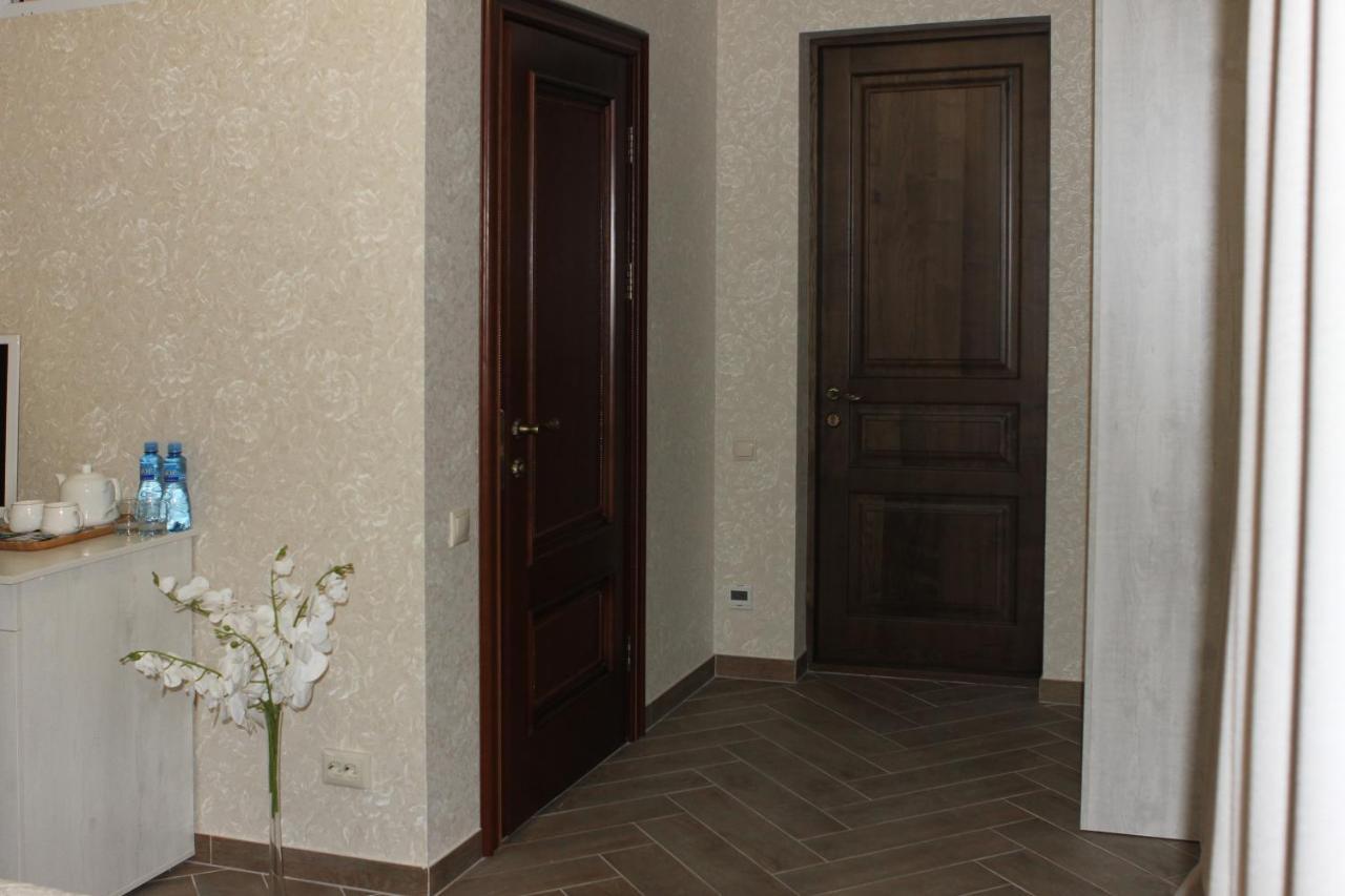 Hotel Black Sea Sukhumi Exterior foto